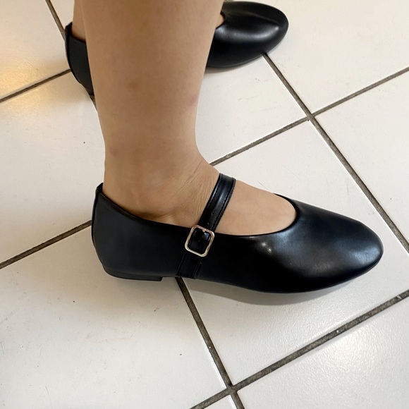 NWT (New in box) Black PU Mary Jane Flats - Picture 3 of 6
